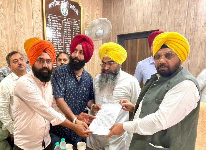 ਪੰਜਾਬ ਦੇ ਮੀਟਰ ਰੀਡਰਾ ਅਤੇ ਸੁਪਰਵਾਈਜ਼ਰਾ ਦੀਆ ਮੰਗਾਂ ਸਬੰਧੀ ਬਿਜਲੀ ਮੰਤਰੀ ਸ੍ਰ ਹਰਭਜਨ ਸਿੰਘ ਈਟੀਓ ਜੀ ਨਾਲ ਕੀਤੀ ਮੀਟਿੰਗ