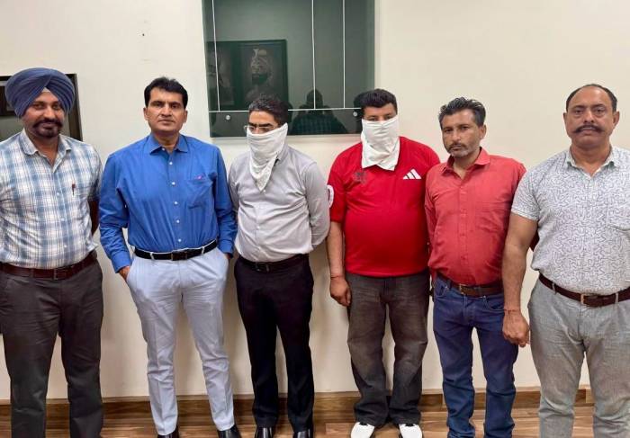 20000 ਰੁਪਏ ਰਿਸ਼ਵਤ ਲੈਂਦਾ ਪੰਚਾਇਤ ਸਕੱਤਰ ਵਿਜੀਲੈਂਸ ਬਿਊਰੋ ਵੱਲੋਂ ਰੰਗੇ ਹੱਥੀਂ ਕਾਬੂ