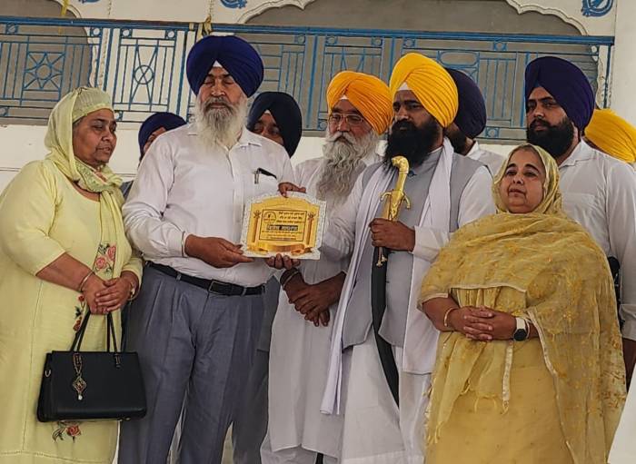 ਸ੍ਰੀ ਅਕਾਲ ਤਖਤ ਦੇ ਜਥੇਦਾਰ ਗੜਗੱਜ ਦੁਆਰਾ ਉੱਘੇ ਸਿੱਖ ਵਿਦਵਾਨ ਡਾ.ਪਰਮਜੀਤ ਸਿੰਘ ਮਾਨਸਾ ਦਾ ਕੀਤਾ ਸਨਮਾਨ