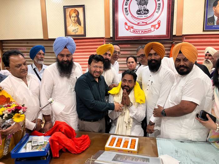 ਡਾ. ਰਵਜੋਤ ਸਿੰਘ ਦੀ ਹਾਜ਼ਰੀ ਵਿਚ ਜਰਨੈਲ ਨੰਗਲ ਨੇ ਸੰਭਾਲਿਆ ਨਗਰ ਸੁਧਾਰ ਟਰੱਸਟ ਫਗਵਾੜਾ ਦੇ ਚੇਅਰਮੈਨ ਦਾ ਅਹੁਦਾ