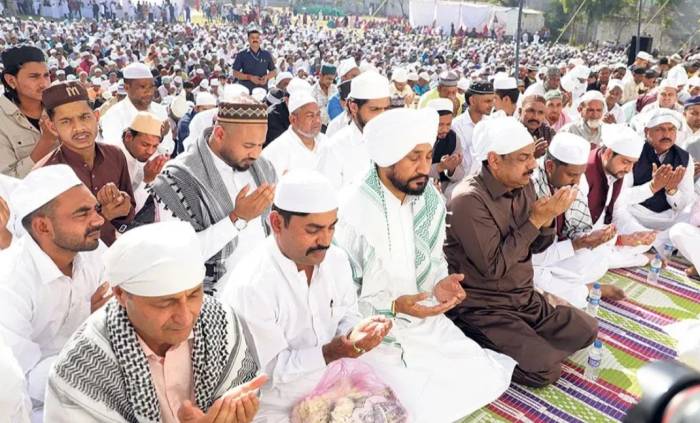 ਈਦਗਾਹਾਂ ‘ਚ ਮੁਸਲਿਮ ਭਾਈਚਾਰੇ ਨੇ ਨਮਾਜ਼ ਅਦਾ ਕੀਤੀ