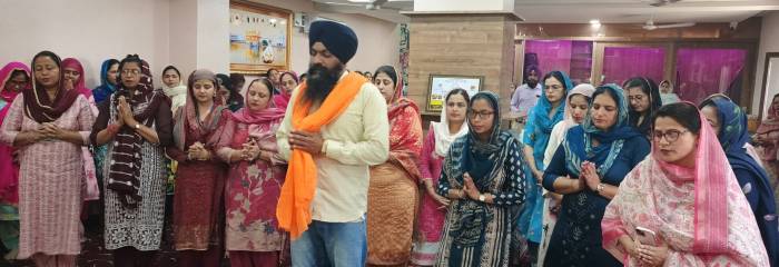 ਸਕੂਲ ਦੇ ਨਵੇਂ ਸ਼ੈਸ਼ਨ ਦੀ ਅਰੰਭਤਾ ਪ੍ਰਮਾਤਮਾ ਦੇ ਨਾਮ ਅਤੇ ਅਰਦਾਸ ਨਾਲ ਕੀਤੀ