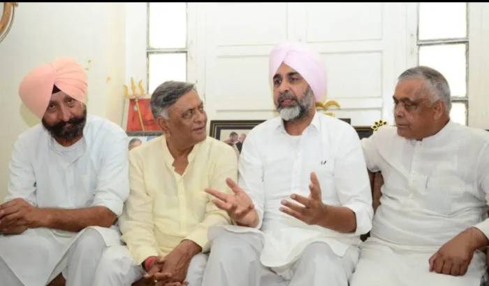 ਮਨਪ੍ਰੀਤ ਬਾਦਲ, ਬਾਜਵਾ ਤੇ ਮਜੀਠੀਆ ਵੱਲੋਂ ਕਾਲੀਆ ਨਾਲ ਮੁਲਾਕਾਤ