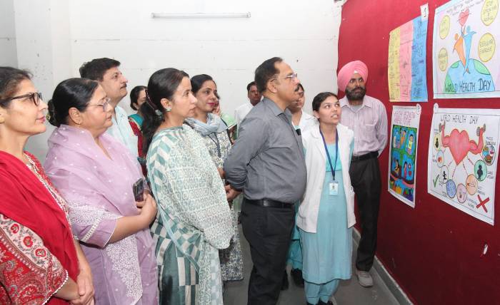 ਸਿਵਲ ਸਰਜਨ ਨੇ ਮਾਂ ਅਤੇ ਨਵਜਨਮੇ ਬੱਚੇ ਦੀ ਸਿਹਤ ਸੰਬੰਧੀ ਨਰਸਿੰਗ ਵਿਦਿਆਰਥਣਾਂ ਨੂੰ ਦਿੱਤੇ ਮਹੱਤਵਪੂਰਨ ਸੁਝਾਅ