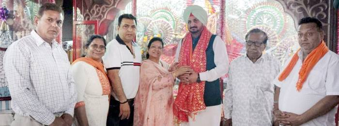 ਸ਼ਿਵ ਸ਼ਕਤੀ ਮਾਤਾ ਮੰਦਰ ਕਮੇਟੀ ਨੇ ਸੁਖਵੰਤ ਸਿੰਘ ਪੱਡਾ ਦਾ ਸਨਮਾਨ ਕੀਤਾ