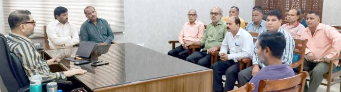 ਕਮਲ ਸਰੋਜ ਤੇ ਰਵੀ ਸਿੱਧੂ ਦੀ ਅਗਵਾਈ ‘ਚ ਐਸ.ਡੀ.ਐਮ. ਨੂੰ ਮਿਲਿਆ ਜੇਸੀਟੀ ਮਿੱਲ ਮਜਦੂਰਾਂ ਦਾ ਵਫਦ