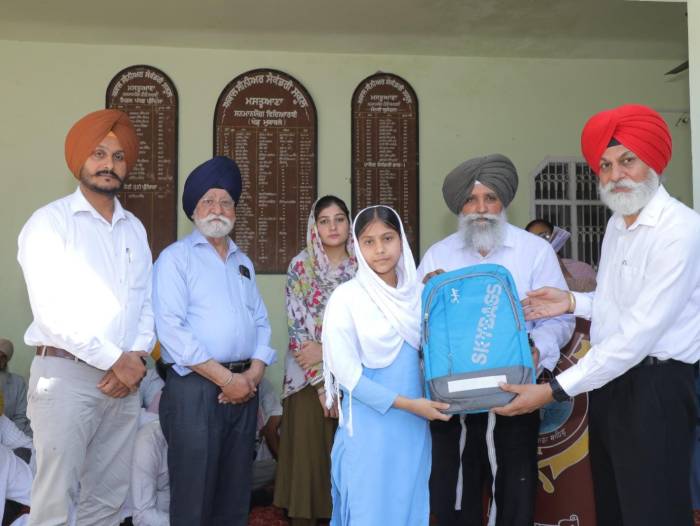 ਅਕਾਲ ਸੀਨੀਅਰ ਸੈਕੰਡਰੀ ਸਕੂਲ ਮਸਤੂਆਣਾ ਸਾਹਿਬ (ਬਹਾਦਰਪੁਰ) ਨੇ  ਸੁਖਮਨੀ ਸਾਹਿਬ ਦੇ ਪਾਠ ਨਾਲ ਕੀਤੀ ਨਵੇਂ ਵਿਦਿਅਕ ਸੈਸ਼ਨ 2025-26 ਦੀ ਸ਼ੁਰੂਆਤ।
