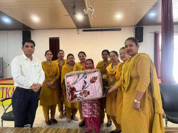 ਸਰਵਹਿੱਤਕਾਰੀ ਵਿੱਦਿਆ ਮੰਦਰ ਭੀਖੀ ਵਿਖੇ ਸੀਨੀਅਰ ਸੇਵਕਾ ਦੀ ਸੇਵਾਮੁਕਤੀ ਤੇ ਨਿੱਘੀ ਵਿਦਾਇਗੀ ਪਾਰਟੀ ਦਾ ਆਯੋਜਨ।