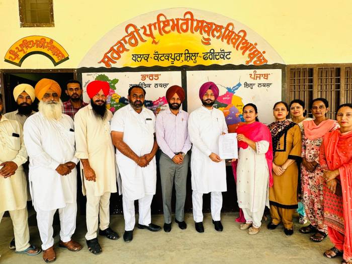 ਚੇਅਰਮੈਨ ਢਿੱਲਵਾਂ ਨੇ ‘ਸਿੱਖਿਆ ਕ੍ਰਾਂਤੀ’ ਮੁਹਿੰਮ ਤਹਿਤ 3 ਲੱਖ ਰੁਪਏ ਦੇ ਚੈੱਕ ਵੰਡੇ