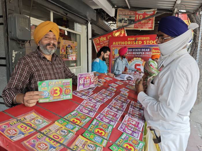 ਗੋਲਡਨ ਲਾਟਰੀ ਏਜੰਸੀ ਤੋਂ 6 ਰੁਪਏ ਵਾਲੀ ਲਾਟਰੀ ਤੋਂ ਨਿਕਲੇ 90 ਹਾਜ਼ਰ ਰੁਪਏ     