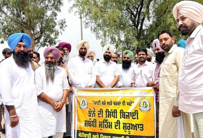 ਵਿਧਾਇਕ ਡਿੰਪੀ ਢਿੱਲੋਂ ਅਤੇ ਡਿਪਟੀ ਕਮਿਸ਼ਨਰ ਅਭਿਜੀਤ ਕਪਲਿਸ਼ ਨੇ ਸ੍ਰੀ ਮੁਕਤਸਰ ਸਾਹਿਬ ਜ਼ਿਲ੍ਹੇ ਵਿੱਚ ਕਰਵਾਈ ਝੋਨੇ ਦੀ ਸਿੱਧੀ ਬਿਜਾਈ ਦੀ ਸ਼ੁਰੂਆਤ