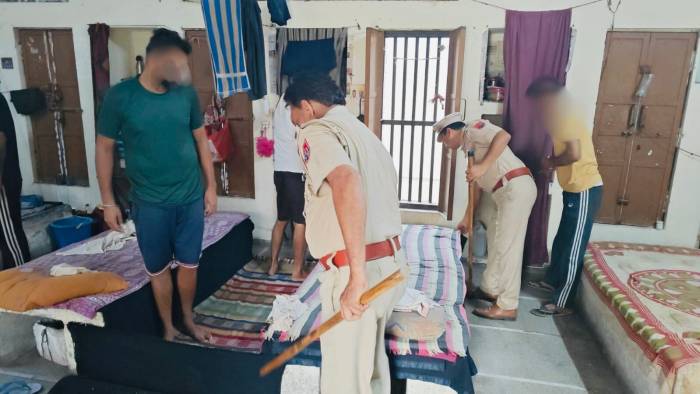 ਪੁਲਿਸ ਦੇ 400 ਪੁਲਿਸ ਮੁਲਾਜ਼ਮਾਂ ਵੱਲੋਂ ਕੇਂਦਰੀ ਮਾਡਰਨ ਜੇਲ੍ਹ ਦੀ ਅਚਾਨਕ ਚੈਕਿੰਗ