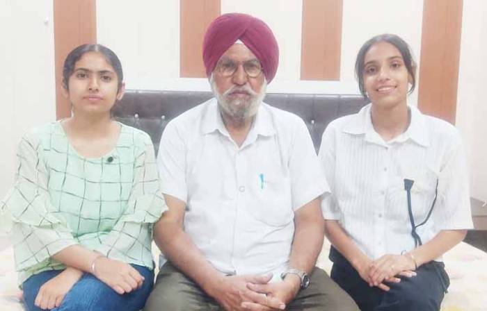 ਰਵਨੀਤ ਕੌਰ ਅਤੇ ਖੁਸ਼ਪਰੀਤ ਕੌਰ ਨੇ 12ਵੀ ਕਲਾਸ ਵਿੱਚੋਂ 93% ਅੰਕ ਪ੍ਰਾਪਤ ਕਰਕੇ ਟਾਂਕ ਕਸ਼ੱਤਰੀ ਭਾਈਚਾਰੇ ਦਾ ਕੀਤਾ ਨਾਮ ਉੱਚਾ: ਪ੍ਰਧਾਨ ਰੱਖਰਾ