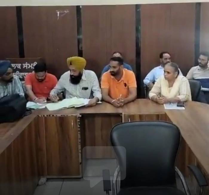 ਪਿੰਡ ਹੰਬੋਵਾਲ ਦੀ ਸਰਕਾਰੀ ਜ਼ਮੀਨ ਤੇ ਬੋਲੀ ਨੇ ਤੋੜੇ ਰਿਕਾਰਡ, 6 ਏਕੜ ਦੀ ਬੋਲੀ ਇਕ ਲੱਖ ਰੁਪਏ ਤੋਂ ਵੱਧ ਹੋਈ 