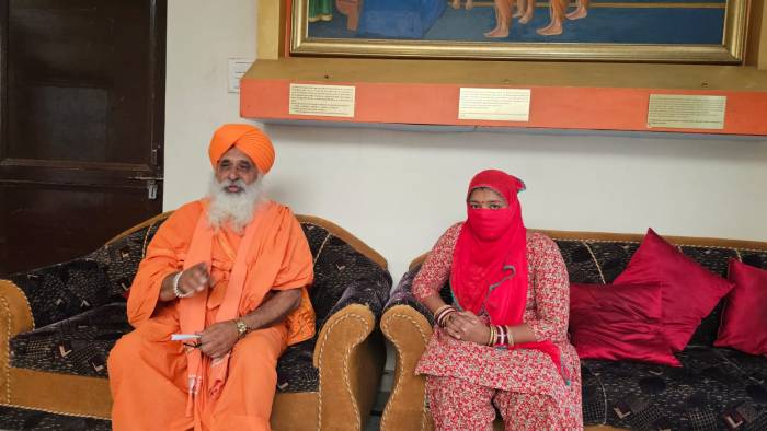 *ਚਾਰ ਲੱਖ ‘ਚ ਵੇਚੀ ਪੰਜਾਬੀ ਲੜਕੀ ਓਮਾਨ ਵਿਚ ਦੋ ਮਹੀਨੇ ਤੱਕ ਸੜਕਾਂ ਤੇ ਰਹੀ ਭਟਕਦੀ*