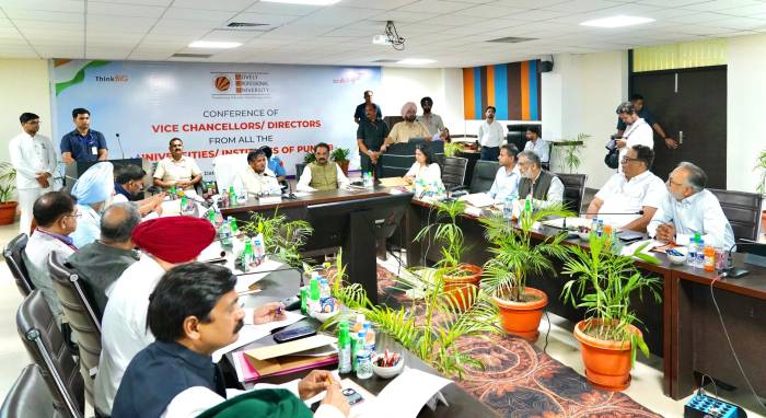 ਪੰਜਾਬ ਦੇ ਰਾਜਪਾਲ ਗੁਲਾਬ ਚੰਦ ਕਟਾਰੀਆ ਨੇ ਅਧਿਆਪਕਾਂ ਦੀ ਸਿਖ਼ਲਾਈ ’ਤੇ ਦਿੱਤਾ ਜ਼ੋਰ