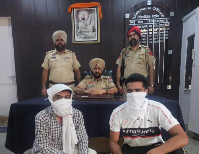 ਥਾਣਾ ਝਬਾਲ ਪੁਲਿਸ ਵੱਲੋਂ ਭੋਲੇ ਭਾਲੇ ਲੋਕਾਂ ਨੂੰ ਡਰਾ ਧਮਕਾ ਕੇ ਫਿਰੋਤੀ ਮੰਗਣ ਵਾਲੇ 2 ਦੋਸ਼ੀਆਂ ਨੂੰ ਕੀਤਾ ਗ੍ਰਿਫਤਾਰ 