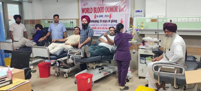 ਸੜਕ ਹਾਦਸੇ ਦੇ ਸ਼ਿਕਾਰ ਦੁਰਗਾ ਦਾਸ ਲਈ ਐਮਰਜੈਂਸੀ ਬਲੱਡ ਦੇਣ ਲਈ ਸਿਰਫ ਦੋ ਘੰਟੇ ਵਿੱਚ ਗੌਰਵ ਰਾਣਾ ਦੀ ਅਗਵਾਈ ਪੁੱਜੇ ਇਲਾਕੇ ਦੇ ਨੌਜਵਾਨ।