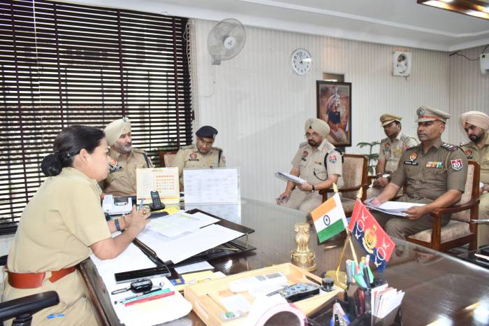  ਐਸ.ਐਸ.ਪੀ ਫਰੀਦਕੋਟ ਵੱਲੋਂ ਨਸ਼ੀਲੇ ਪਦਾਰਥਾਂ ਦੀ ਸਪਲਾਈ/ਵਿਕਰੀ ‘ਤੇ ਵਿਸ਼ੇਸ਼ ਧਿਆਨ ਕੇਂਦਰਿਤ ਕਰਨ ਦੇ ਨਿਰਦੇਸ਼ ਦਿੱਤੇ ਤਾਂ ਜੋ ਨਸ਼ੀਲੇ ਪਦਾਰਥਾਂ ਉੱਪਰ ਪੂਰੀ ਤਰ੍ਹਾ ਰੋਕ ਲਗਾਈ ਜਾ ਸਕੇ 