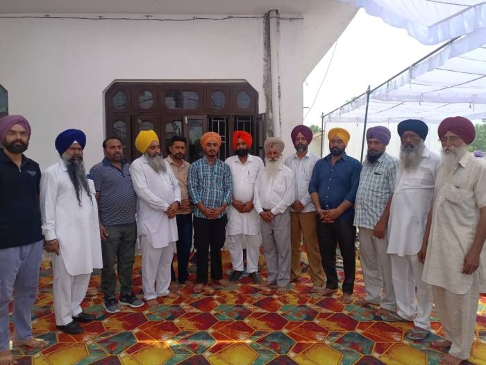 ਆਜ਼ਾਦ ਟੈਕਸੀ ਯੂਨੀਅਨ ਵੱਲੋਂ ਕ੍ਰਿਸ਼ਨ ਸਿੰਘ ਦੇ ਪਰਿਵਾਰ ਨੂੰ 66000 ਰੁਪਏ ਦੀ ਮਾਲੀ ਸਹਾਇਤਾ ਦਿੱਤੀ ਗਈ।