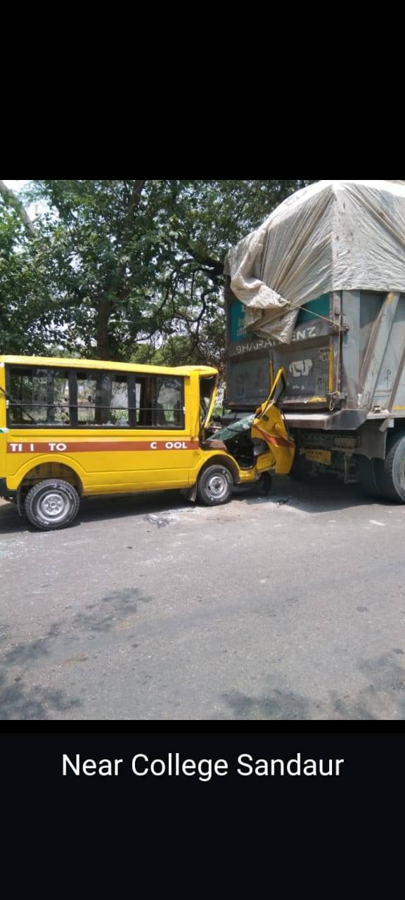 ਸੜਕੀ ਹਾਦਸੇ ‘ਚ 1 ਦੀ ਮੌਤ, 9 ਗੰਭੀਰ ਜਖ਼ਮੀ