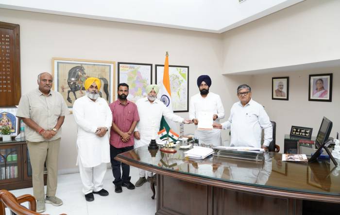 ਭਾਰਤੀ ਜਨਤਾ ਪਾਰਟੀ ਦੇ ਵਫਦ ਨੇ ਪੰਜਾਬ ਗਵਰਨਰ ਨੂੰ ਦਿੱਤਾ ਮੰਗ ਪੱਤਰ