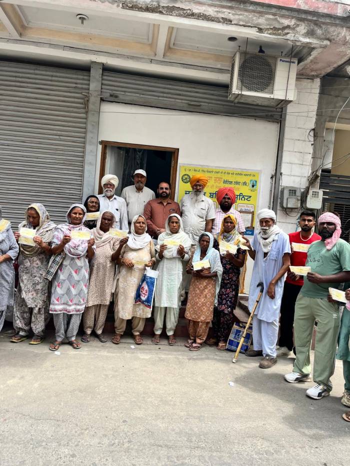 ਲੋੜਵੰਦਾਂ ਨੂੰ ਸਰਬੱਤ ਦਾ ਭਲਾ ਚੈਰੀਟੇਬਲ ਟਰੱਸਟ ਵੱਲੋਂ ਵੰਡੇ ਗਏ ਪੈਂਨਸ਼ਨ ਚੈੱਕ