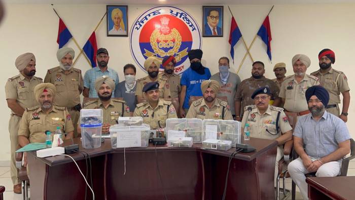 ਕਪੂਰਥਲਾ ਪੁਲਿਸ ਵੱਲੋਂ ਲੋੜੀਂਦੇ 3 ਦੋਸ਼ੀ ਲੁੱਟ ਖੋਹ ਕੀਤੀ ਭਾਰਤੀ ਕਰੰਸੀ ਅਤੇ ਹਥਿਆਰਾਂ ਸਮੇਤ ਗ੍ਰਿਫਤਾਰ