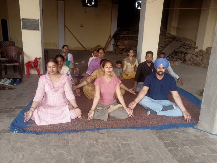 ਵਿਸ਼ਵ ਯੋਗਾ ਦਿਵਸ ਮੌਕੇ ਬਲਾਕ ਧਨੌਲਾ ਵਿੱਚ ਲਗਾਏ ਯੋਗਾ ਕੈਂਪ