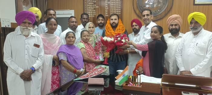 ਜਿਲ੍ਹਾ ਪ੍ਰਧਾਨ ਭੰਗੂ ਦਾ ਪ੍ਰਧਾਨ ਮਨੀਸ਼ ਗਰਗ ਦੀ ਟੀਮ ਨੇ ਕੀਤਾ ਸਨਮਾਨ