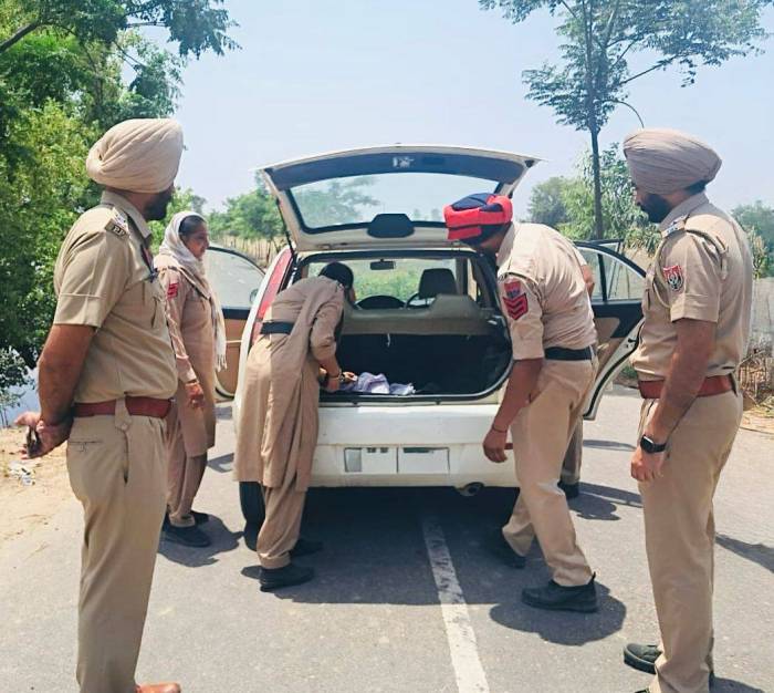 ਨਸ਼ਿਆਂ ਖਿਲਾਫ ਚਲਾਈ ਮੁਹਿੰਮ ਤਹਿਤ ਪੁਲਿਸ ਨੇ ਜਿਲ੍ਹੇ ਭਰ ਵਿੱਚ ਸਪੈਸ਼ਲ ਨਾਕਾਬੰਦੀ ਕਰਕੇ ਸ਼ੱਕੀ ਵਾਹਨਾਂ ਦੀ ਕੀਤੀ ਚੈਕਿੰਗ