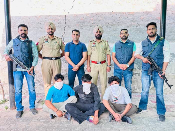 ਸ਼੍ਰੀ ਮੁਕਤਸਰ ਸਾਹਿਬ ਤੋਂ ਤਿੰਨ ਕਥਿਤ ਅਪਰਾਧੀ ਗ੍ਰਿਫ਼ਤਾਰ; 174 ਗ੍ਰਾਮ ਹੈਰੋਇਨ, ਦੋ ਪਿਸਤੌਲਾਂ ਬਰਾਮਦ