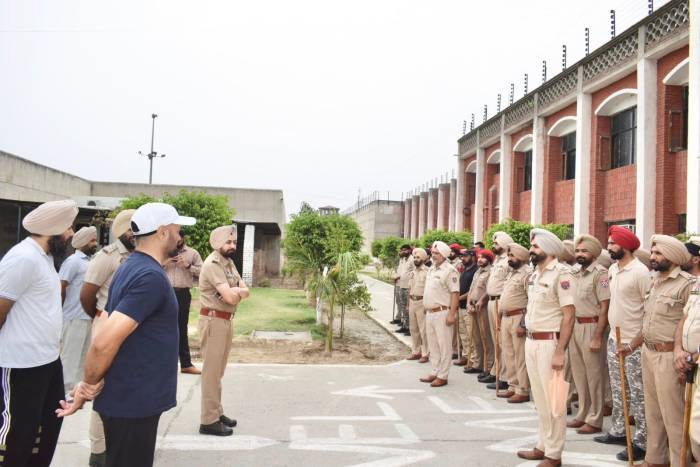 ਪੁਲਿਸ ਦੇ 150 ਦੇ ਕਰੀਬ ਪੁਲਿਸ ਮੁਲਾਜ਼ਮਾਂ ਵੱਲੋਂ ਕੇਦਰੀ ਮਾਡਰਨ ਜੇਲ੍ਹ ਦੀ ਅਚਨਚੇਤ ਚੈਕਿੰਗ