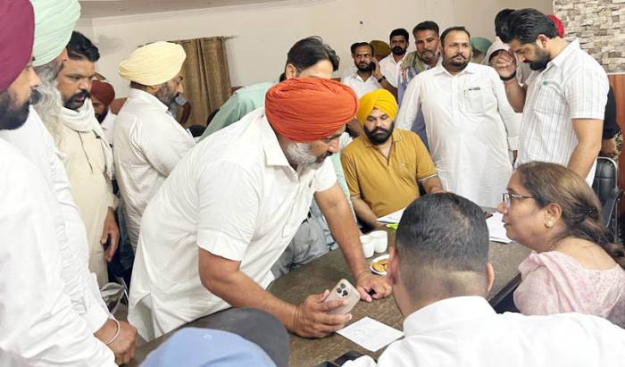 ਕੈਬਨਿਟ ਮੰਤਰੀ ਡਾ. ਬਲਜੀਤ ਕੌਰ ਨੇ ਮਲੋਟ ਹਲਕੇ ਦੇ ਲੋਕਾਂ ਦੀਆਂ ਸਮੱਸਿਆਵਾਂ ਸੁਣੀਆਂ