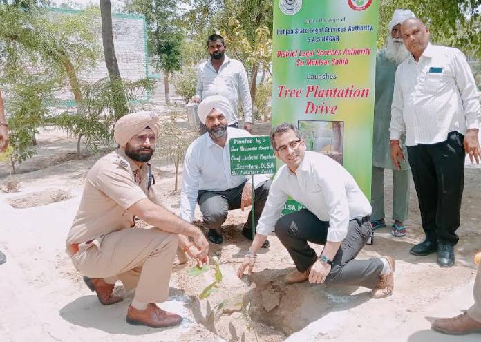 ਜ਼ਿਲ੍ਹਾ ਕਾਨੂੰਨੀ ਸੇਵਾਵਾਂ ਅਥਾਰਟੀ ਵੱਲੋ ਵਾਤਾਵਰਨ ਨੂੰ ਬਚਾਉਣ ਲਈ ਚਲਾਈ ਜਾ ਰਹੀ ਮੁਹਿੰਮ