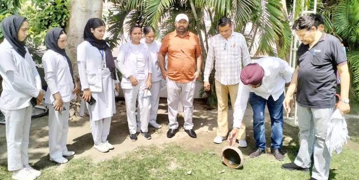 ਸਿਹਤ ਵਿਭਾਗ ਵਲੋਂ ਆਦੇਸ਼ ਨਰਸਿੰਗ ਇੰਸਟੀਟਿਊਟ ਦੇ ਵਿਦਿਆਰਥੀਆਂ ਨੂੰ ਨਾਲ ਲੈਕੇ “ਹਰ ਸ਼ੁੱਕਰਵਾਰ ਡੇਂਗੂ ’ਤੇ ਵਾਰ” ਮੁਹਿੰਮ ਤਹਿਤ ਕੀਤੀਆਂ ਡੇਂਗੂ ਵਿਰੋਧੀ ਗਤੀਵਿਧੀਆਂ