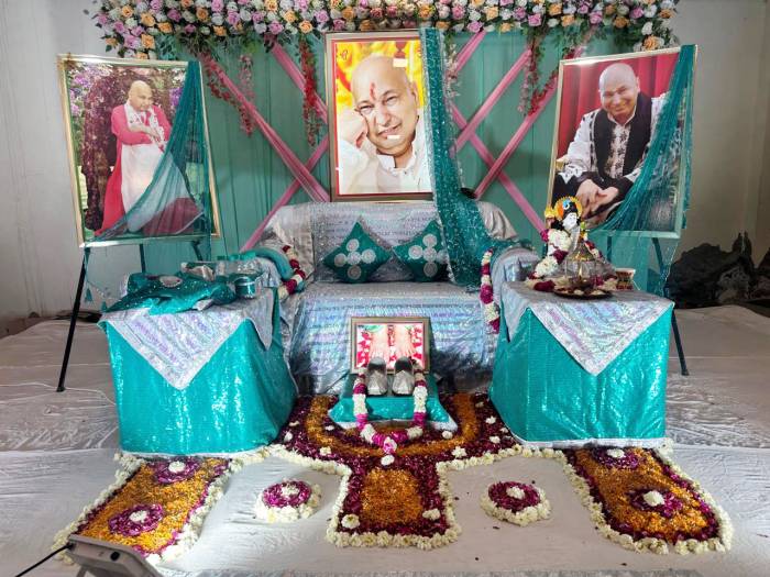 ਡੁੱਗਰੀ ਵਾਲੇ ਗੁਰੂ ਜੀ ਦਾ ਸਤਿਸੰਗ ਡਿਵਾਈਨ ਕਨੈਕਸ਼ਨ ਮੁਕਤਸਰ ਗਰੁੱਪ ਵਲੋਂ ਭਟੇਜਾ ਪੈਲੇਸ ਵਿਚ ਕਰਵਾਇਆ