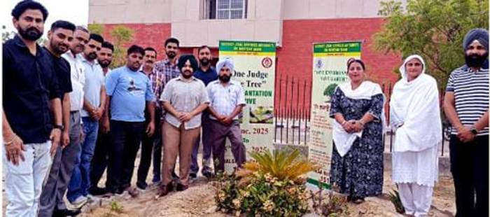 ਜਿਲਾ ਕਾਨੂੰਨੀ ਸੇਵਾਵਾਂ ਅਥਾਰਟੀ, ਵੱਲੋ ਕੰਪਲੈਕਸ ਮਲੋਟ ਚ ਵਾਤਾਵਰਨ ਨੂੰ ਬਚਾਉਣ ਲਈ ਪੌਦੇ ਲਗਾਏ ਗਏ