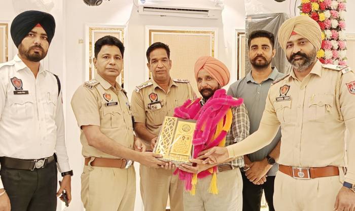 ਟਰੈਫਿਕ ਸਟਾਫ ਵਿੱਚ ਸੇਵਾ ਨਿਭਾ ਰਹੇ ਪੀ.ਐਸ.ਜੀ. ਗੁਰਮੇਲ ਸਿੰਘ ਸੇਵਾ ਮੁਕਤ ਪੁਲਿਸ ਵੱਲੋਂ ਦਿੱਤੀ ਵਿਦਾਇਗੀ ਪਾਰਟੀ