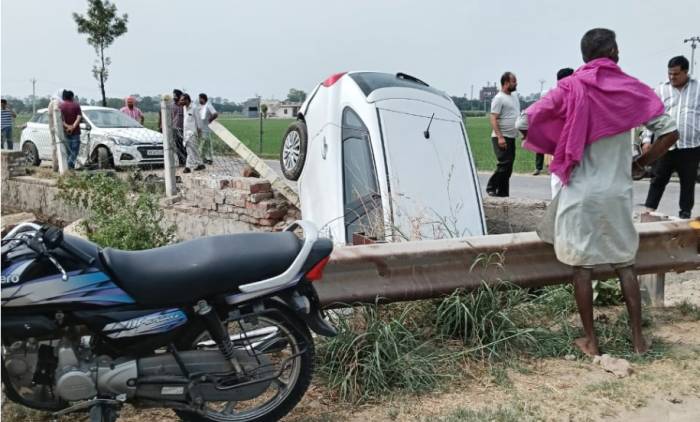 ਸ਼ਹਿਰ ਦੇ ਅਬੋਹਰ ਰੋਡ ’ਤੇ ਹੋਈ ਦੋ ਕਾਰਾਂ ਦੀ ਆਪਸੀ ਟੱਕਰ