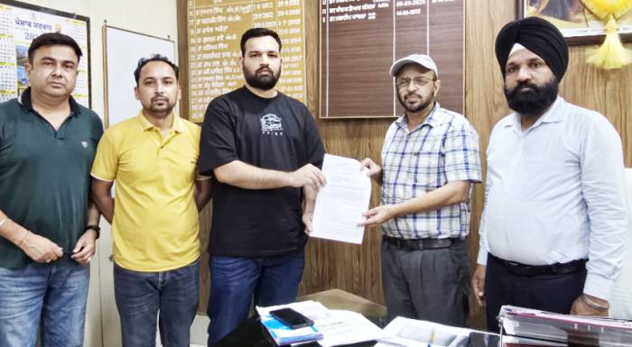 ਸਿਵਲ ਸਰਜਨ ਨੇ ਆਮ ਆਦਮੀ ਕਲੀਨਿਕਾਂ ਲਈ 2 ਹੋਰ ਡਾਕਟਰਾਂ ਨੂੰ ਦਿੱਤੇ ਗਏ ਨਿਯੁਕਤੀ ਪੱਤਰ :