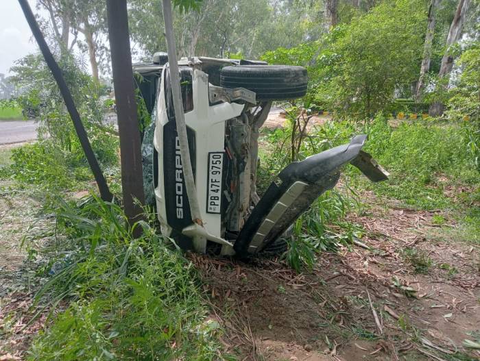 ਸਕਾਰਪੀਉ ਅਤੇ ਜੁਗਾੜੂ ਵਾਹਨ ਦੀ ਭਿਆਨਕ ਟੱਕਰ ’ਚ ਵਾਲ ਵਾਲ ਬਚੇ ਦੋਨੋਂ ਚਾਲਕ