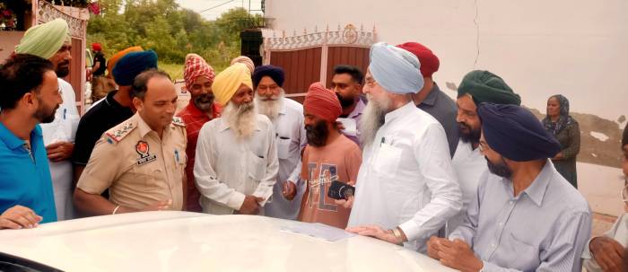 ਸਪੀਕਰ ਸੰਧਵਾਂ ਨੇ ਪਿੰਡ ਟਹਿਣਾ ਵਿਖੇ ਲੋਕ ਮਿਲਣੀ ਕਰਕੇ ਲੋਕਾਂ ਦੀਆਂ ਸੁਣੀਆਂ ਮੁਸ਼ਕਿਲਾਂ