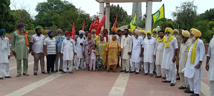 ਜਨਤਕ ਜਥੇਬੰਦੀਆਂ ਵੱਲੋਂ ਸੰਗਰੂਰ ਜਿਲੇ ਦੇ ਖੇਤ ਮਜ਼ਦੂਰ ਆਗੂ ‘ਤੇ ਹਮਲੇ ਦੇ ਦੋਸ਼ੀਆਂ ਖਿਲਾਫ ਕਰਵਾਈ ਕਰਵਾਉਣ ਲਈ ਡਿਪਟੀ ਕਮਿਸ਼ਨਰ ਨੂੰ ਦਿੱਤਾ ਮੰਗ ਪੱਤਰ 