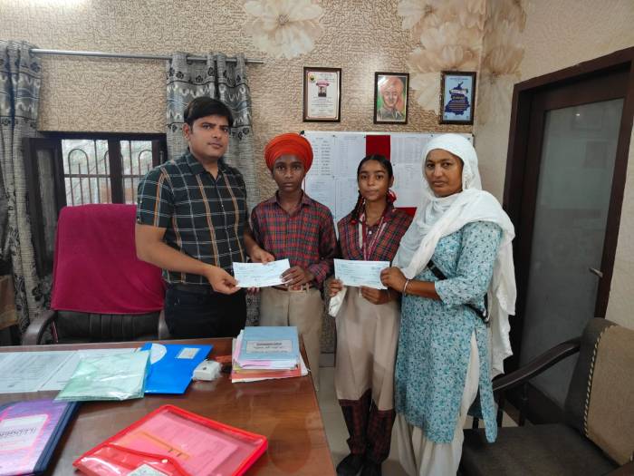 ਸਰਕਾਰੀ ਸਕੂਲ ਦੇ ਦੋ ਵਿਦਿਆਰਥੀਆਂ ਨੇ ਪ੍ਰਾਪਤ ਕੀਤੇ ਗਏ ਵਜ਼ੀਫੇ