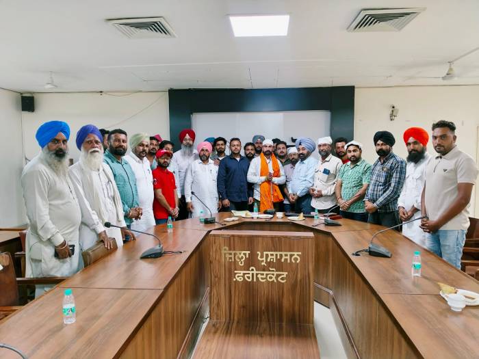 ਜ਼ਿਲ੍ਹੇ ਦੇ ਤਿੰਨੋਂ ਹਲਕਿਆਂ ਦੀ ਸੋਸ਼ਲ ਮੀਡੀਆ ਟੀਮ ਦੀ ਹੋਈ ਮੀਟਿੰਗ