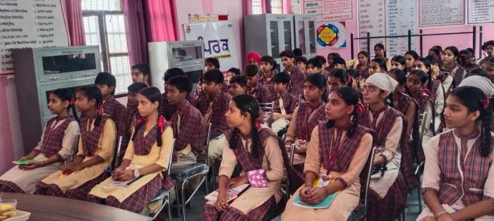 ਸਰਕਾਰੀ ਹਾਈ ਸਕੂਲ ਸੁਰਗਾਪੁਰੀ ਵਿਖੇ ਹਮਦਰਦੀ ਵਿਸ਼ੇ ’ਤੇ ਸੈਮੀਨਾਰ ਕਰਵਾਇਆ