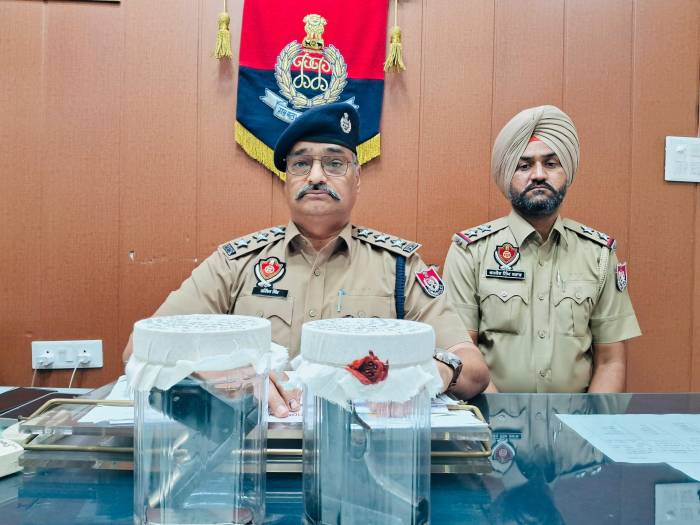 ਫਰੀਦਕੋਟ ਪੁਲਿਸ ਵੱਲੋਂ 2 ਦੋਸ਼ੀ 2 ਪਿਸਟਲ ਅਤੇ 5 ਜਿੰਦਾ ਕਾਰਤੂਸਾ ਸਮੇਤ ਕਾਬੂ