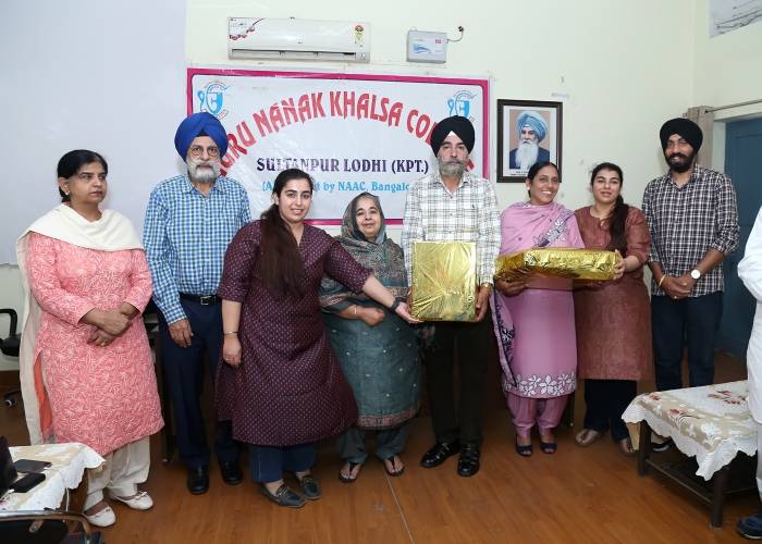 ਖਾਲਸਾ ਕਾਲਜ ਦੇ ਦਫ਼ਤਰ ਸੁਪਰਡੈਂਟ ਅਮਰੀਕ ਸਿੰਘ ਦੀ ਸੇਵਾ ਮੁਕਤੀ ‘ਤੇ ਵਿਦਾਇਗੀ ਸਮਾਗਮ