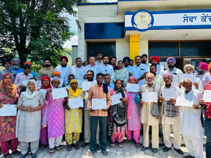 ਲਾਭਪਾਤਰੀ ਪਰਿਵਾਰਾਂ ਨੂੰ ਮੁਆਫੀ ਪੱਤਰ ਦਿੱਤੇ ਗਏ, ਲੋਕਾਂ ਵੱਲੋਂ ਮੁੱਖ ਮੰਤਰੀ ਅਤੇ ਵਿੱਤ ਮੰਤਰੀ ਦਾ ਧੰਨਵਾਦ